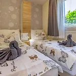Mobile Premium By Interhome Vikendica Pula
